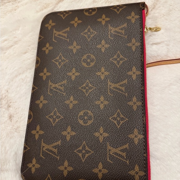 Authentic Louis Vuitton Neverfull GM NEW  monogram pouch wristlet - Picture 4 of 9